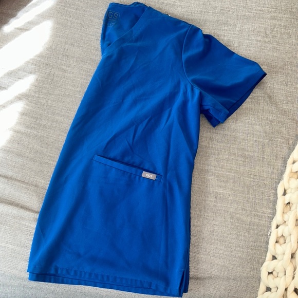 Royal Blue figs scrub top - Picture 1 of 7